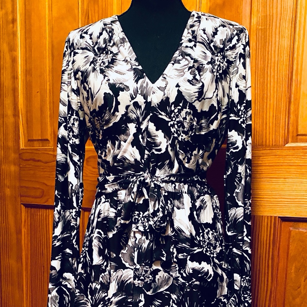Kay Unger V neck floral dress
